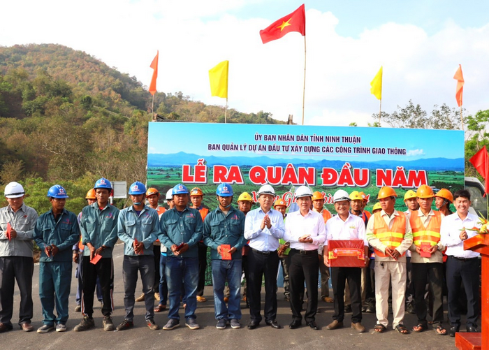Ninh Thuận: Đẩy nhanh tiến độ thi công Dự án Đường nối Tân Sơn - Tà Năng